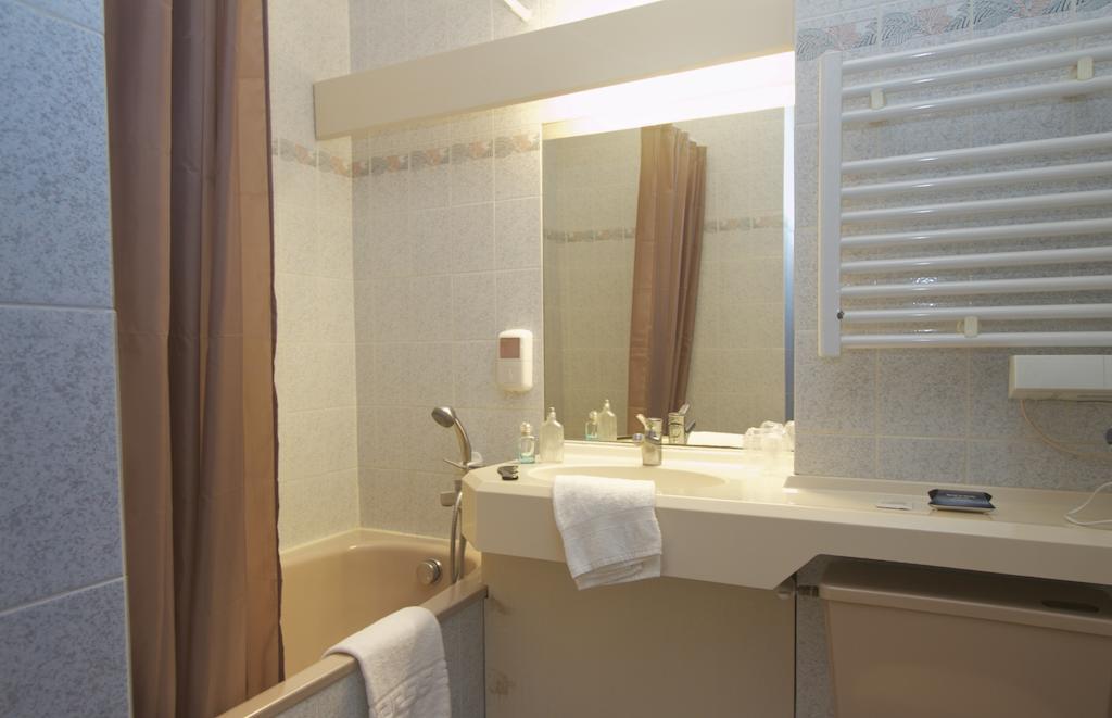 Hotel Sully โนฌองต์-เลอ-โรทรู ห้อง รูปภาพ