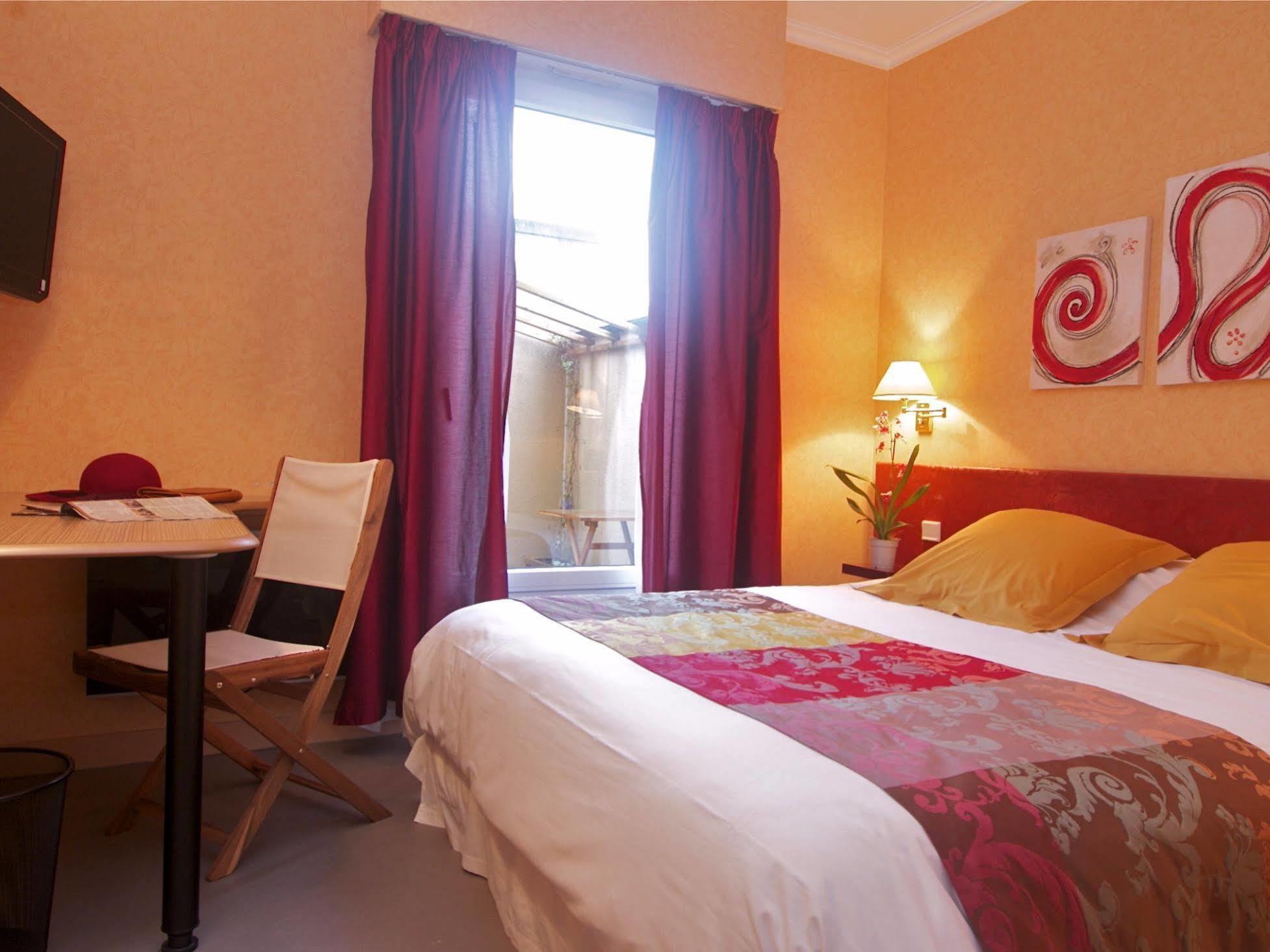 Hotel Sully โนฌองต์-เลอ-โรทรู ภายนอก รูปภาพ